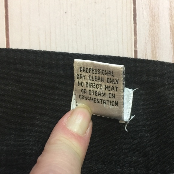 CACHÉ Black Linen Cropped Cargo Pants 10 EUC - Picture 7 of 9